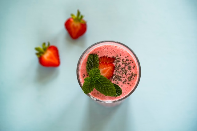 Chuť smoothies vynikajúco podtrhnú bylinky, napríklad mäta