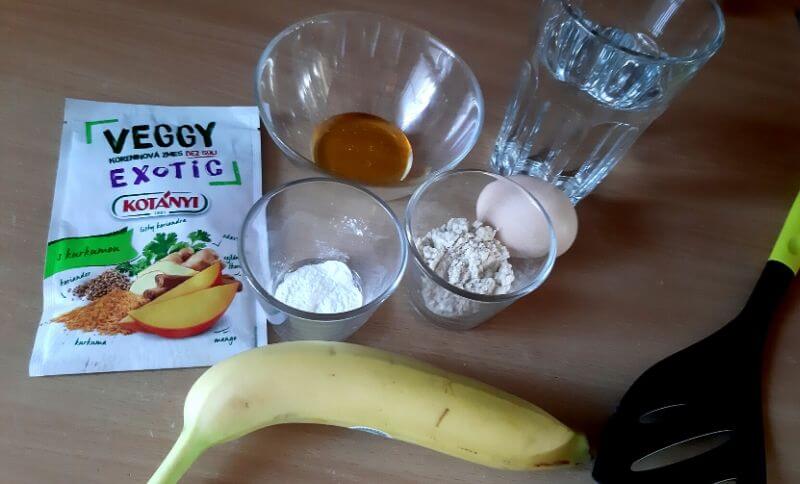 ingrediencie na proteínové palacinky bez laktózy s banánom 