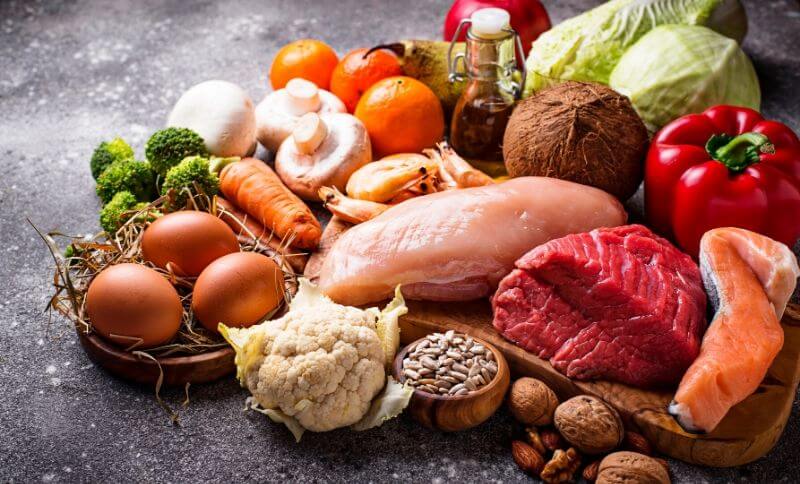 Whole30 kladie do popredia mäso, vajcia, ovocie, zeleninu