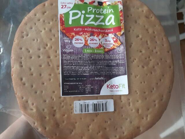 Hotový, už upečený korpus na low carb pizzu s nízkym obsahom sacharidov a vyšším podielom vlákniny a bielkovín