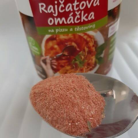 Rajčinová omáčka KetoFit má nízky podiel sacharidov, vďaka čomu je skvelou alternatívou kečupu