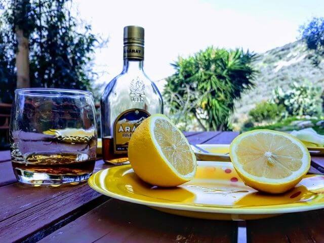 Ararat brandy spolu s citrónom