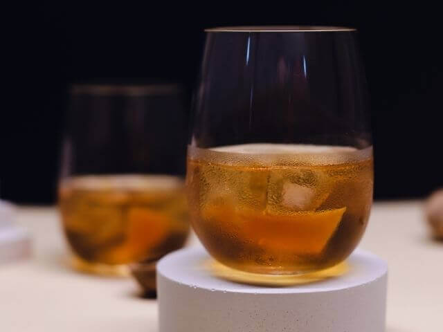 Becherovka spolu s ľadom