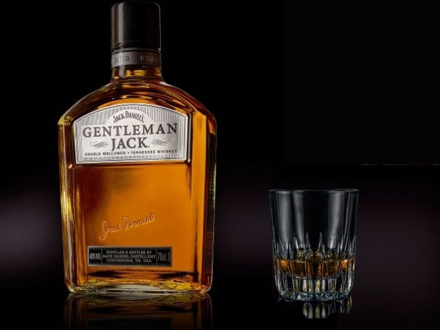 História Gentleman Jack spolu s tipmi na koktejly