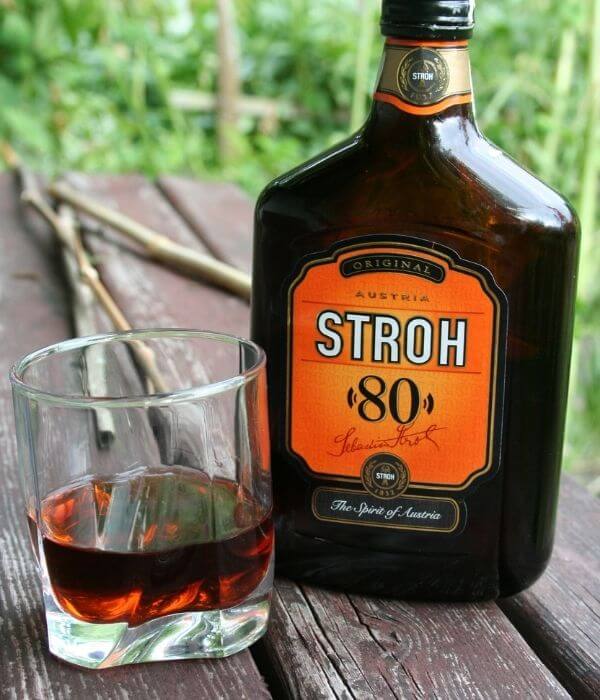 Stroh "80" fľaša s pohárom 