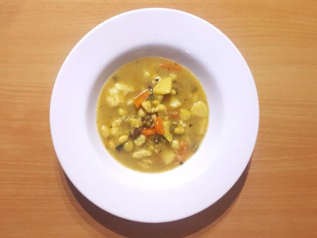 tip na zdravý obed - tanier zeleninovej polievky