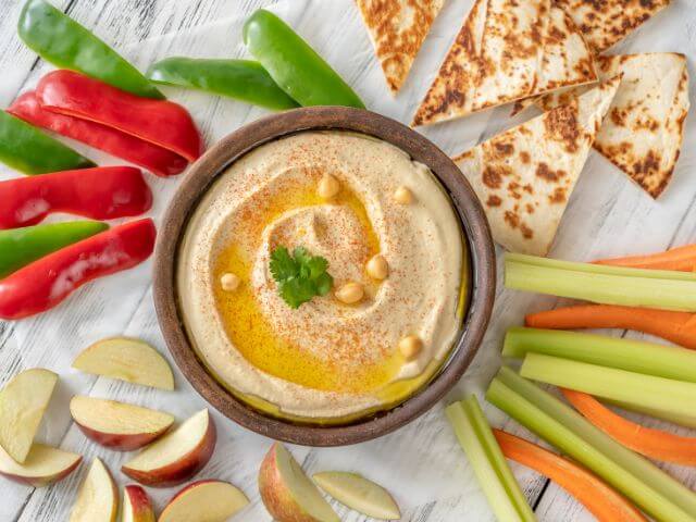 humus so zeleninou 