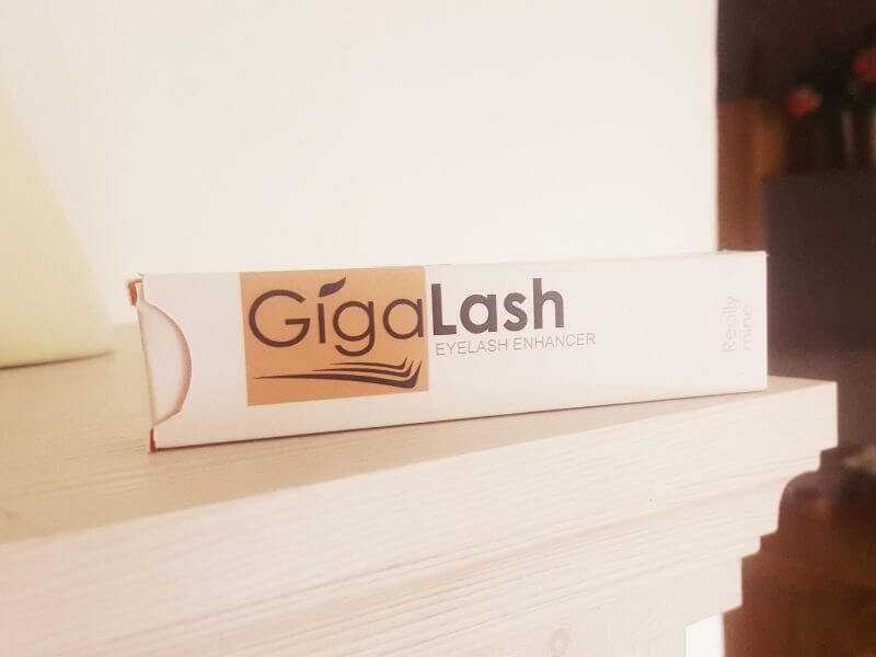 krabička GigaLash s výrazným logom