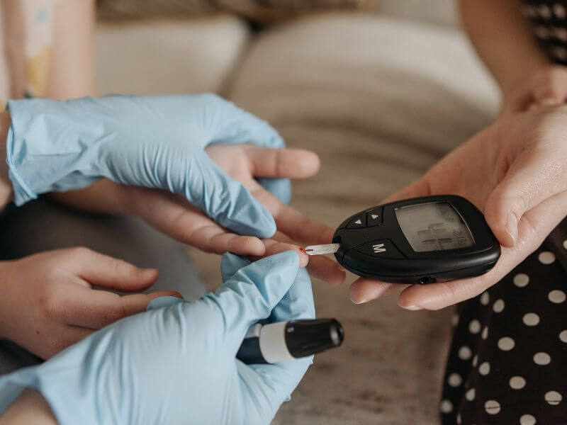 meranie cukru v krvi z prsta